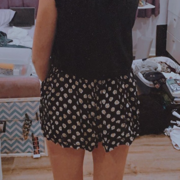 LF Flower Flowy Shorts - Picture 4 of 5